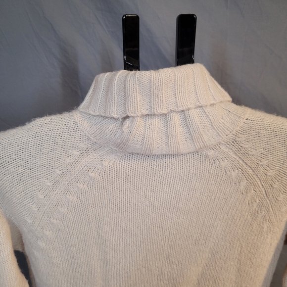 Cozy Cream Turtleneck Sweater from Oscar by Oscar de la Renta - Picture 5 of 12